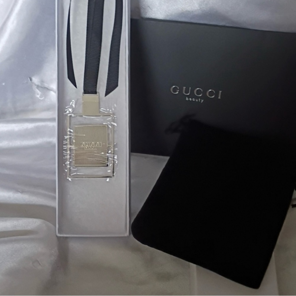 New Gucci Bloom Charm Book Mark - Picture 3 of 3